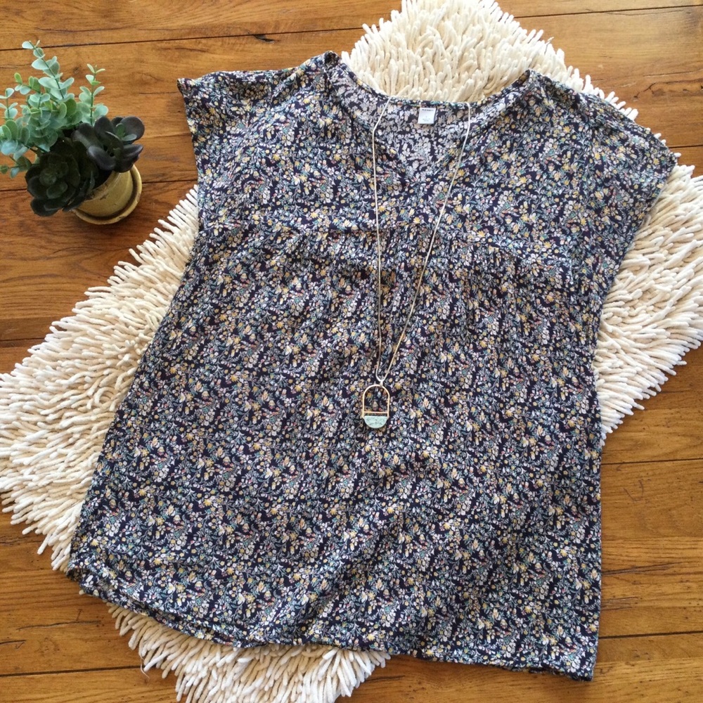Old Navy Ditsy Floral Flutter Sleeve Baby Doll Top Size Large